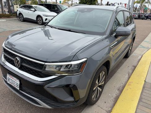Used 2022 Volkswagen Taos SE AWD/4WD image 3