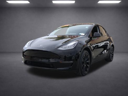 Used 2023 Tesla Model Y Long Range image 8