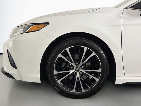 Used 2020 Toyota Camry SE FWD image 10
