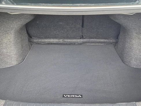 Used 2016 Nissan Versa SV w/ SV Appearance Package FWD image 3