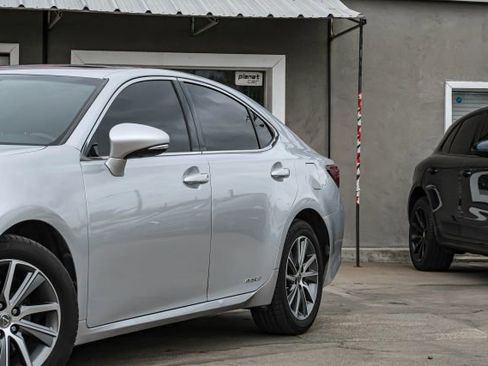 Used 2016 Lexus ES 300h image 7