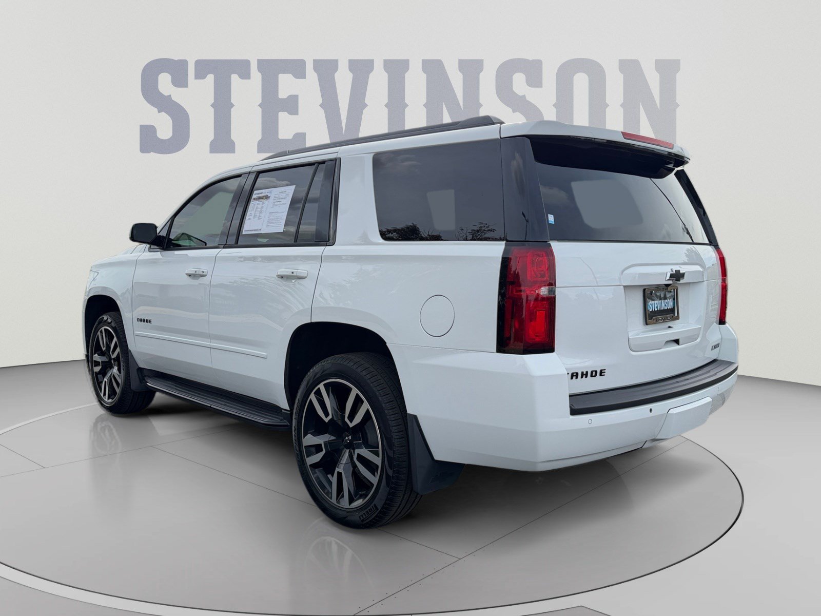 Used 2018 Chevrolet Tahoe Premier AWD/4WD image 3