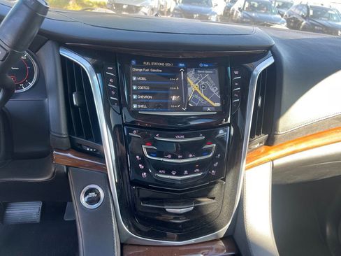Used 2019 Cadillac Escalade ESV Luxury w/ Escalade Sport Edition AWD/4WD image 16