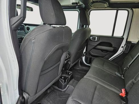 Used 2020 Jeep Wrangler Unlimited Sahara image 26