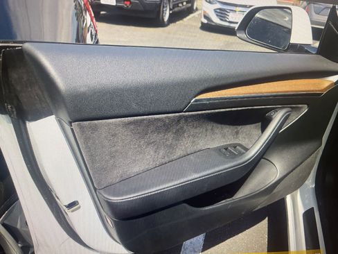 Used 2023 Tesla Model 3 Standard Range image 8