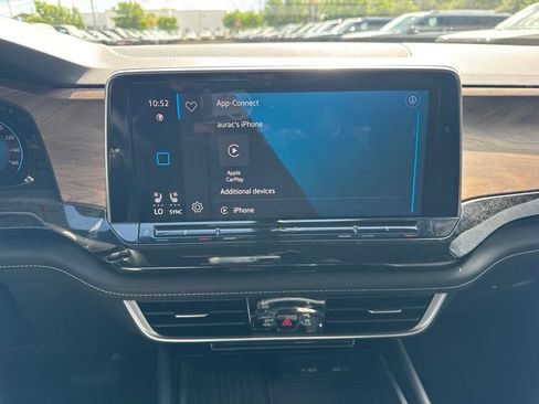 Used 2025 Volkswagen Atlas SE FWD image 12