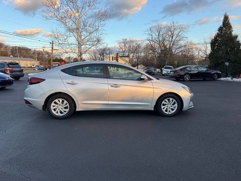 Used 2020 Hyundai Elantra SE w/ Cargo Package (C1) FWD image 5