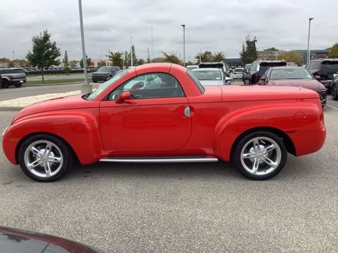 Used 2003 Chevrolet SSR w/ Preferred Equipment Group image 2