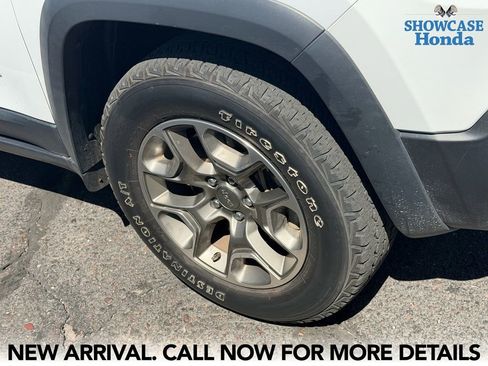 Used 2022 Jeep Cherokee Trailhawk w/ Comfort/Convenience Group image 6