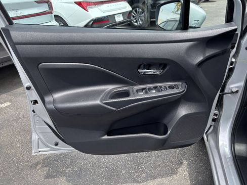 Used 2025 Nissan Versa SV FWD image 18