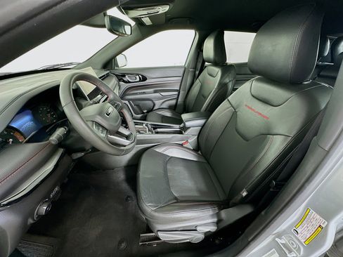 Used 2025 Jeep Compass Trailhawk AWD/4WD image 13