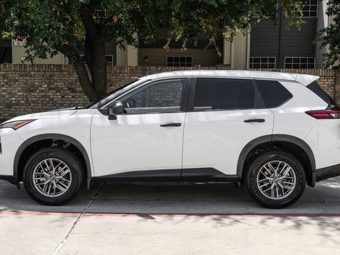 Used 2024 Nissan Rogue S AWD/4WD image 20