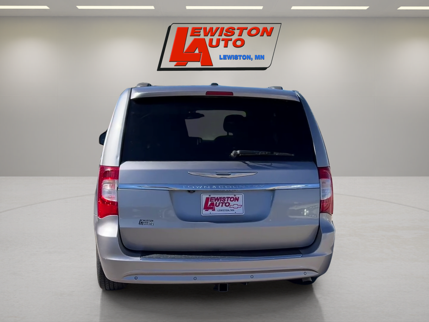 Used 2014 Chrysler Town & Country Touring-L w/ Driver Convenience Group FWD image 4