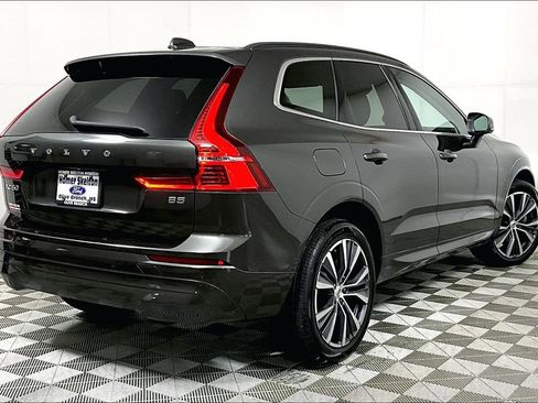 Used 2022 Volvo XC60 B5 Momentum image 12