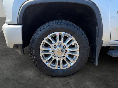Certified 2021 Chevrolet Silverado 3500 High Country w/ Z71 Off-Road Package AWD/4WD image 4