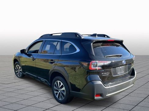 Used 2023 Subaru Outback Premium image 4