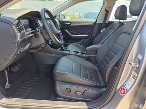 Used 2024 Volkswagen Jetta SE w/ Panoramic Sunroof Package FWD image 18