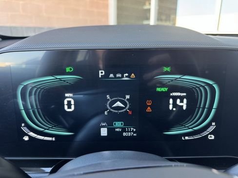 Used 2024 Kia Niro EX image 18