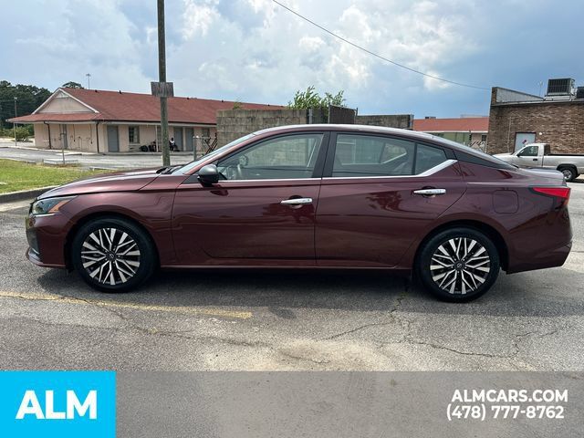 Used 2025 Nissan Altima 2.5 SV FWD image 9