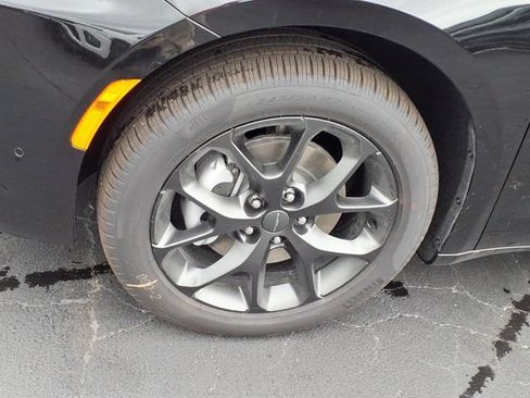 New 2027 Chrysler Pacifica Limited AWD/4WD image 21