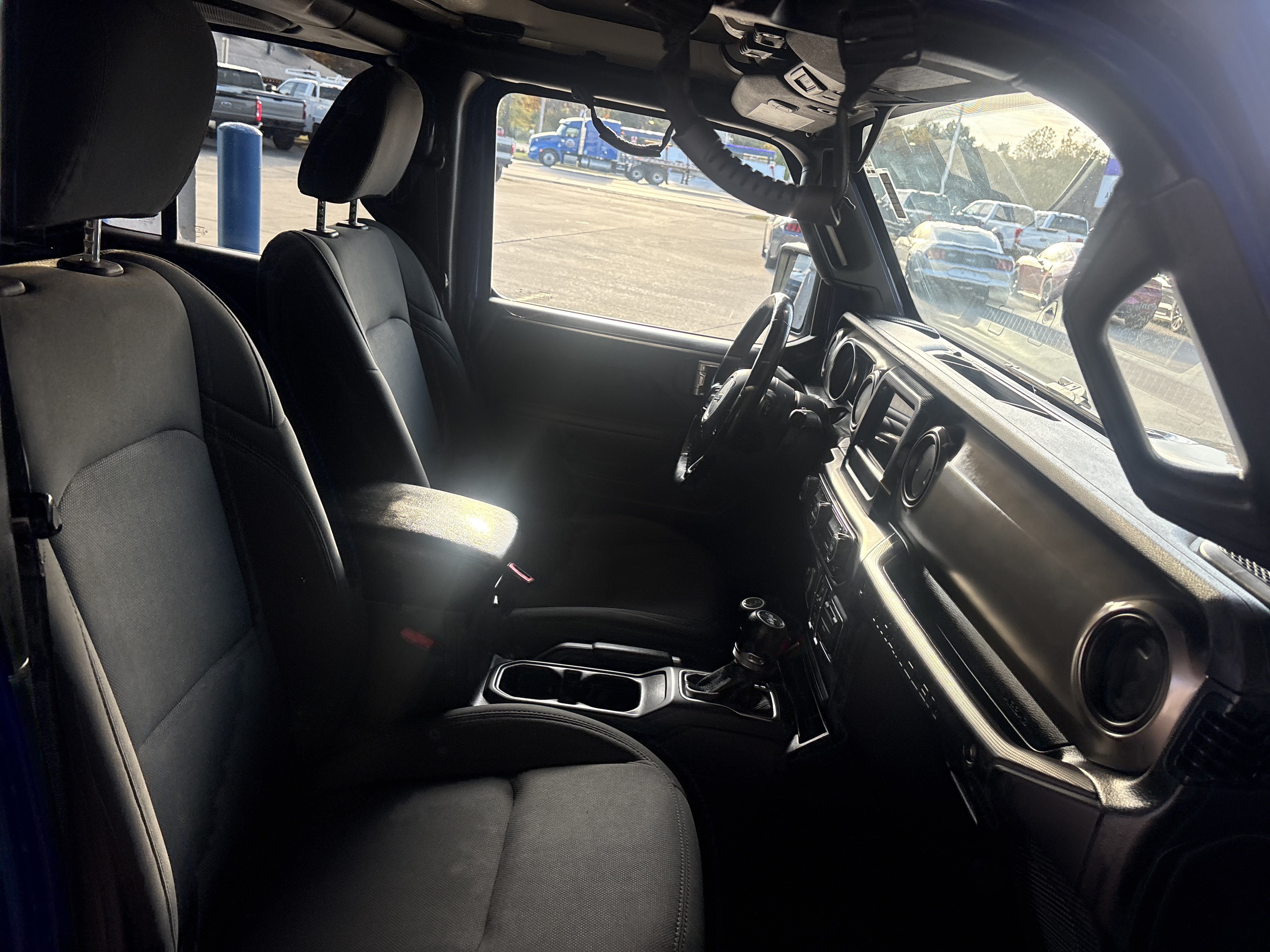 Used 2018 Jeep Wrangler Unlimited Sport S AWD/4WD image 13