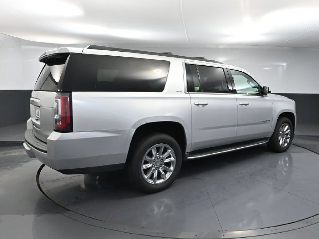 Used 2018 GMC Yukon XL SLT w/ Open Road Package AWD/4WD image 3