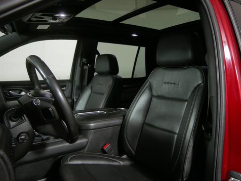 Used 2021 GMC Yukon Denali w/ Denali Premium Package AWD/4WD image 10