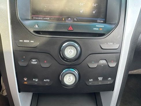 Used 2014 Ford Explorer XLT w/ Equipment Group 202A AWD/4WD image 21