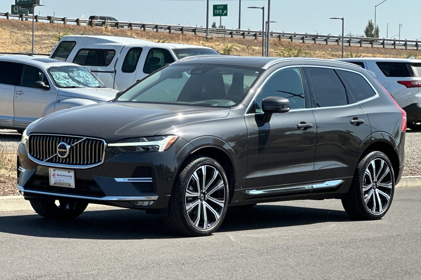 Used 2023 Volvo XC60 B5 Ultimate w/ Protection Package Premier AWD/4WD image 7