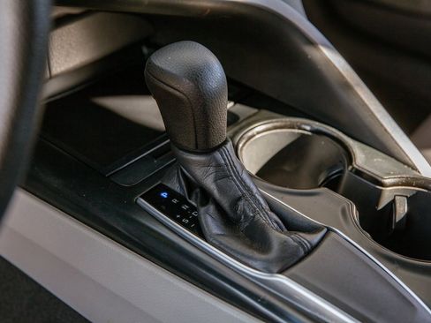 Used 2018 Toyota Camry LE image 14