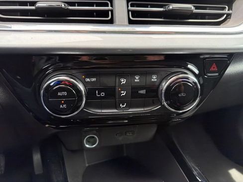 Used 2025 Chevrolet Trax LT FWD image 49