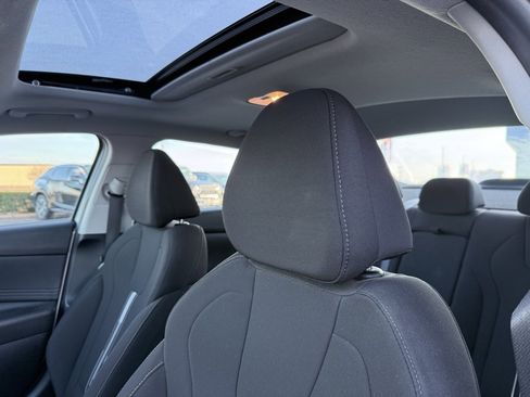 Used 2024 Hyundai Elantra SEL w/ Convenience Package image 22