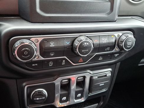 Used 2022 Jeep Wrangler Sport AWD/4WD image 18
