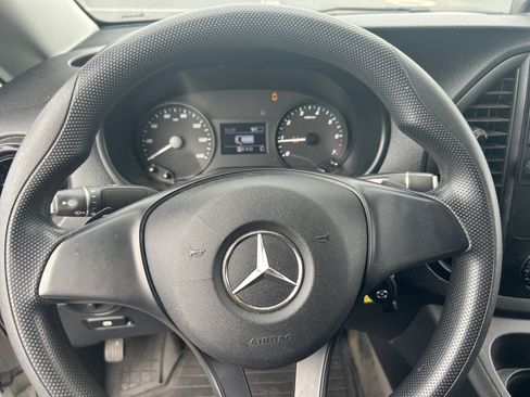 Used 2021 Mercedes-Benz Metris image 9