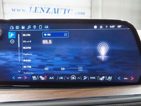 Used 2025 Chevrolet Suburban High Country image 21