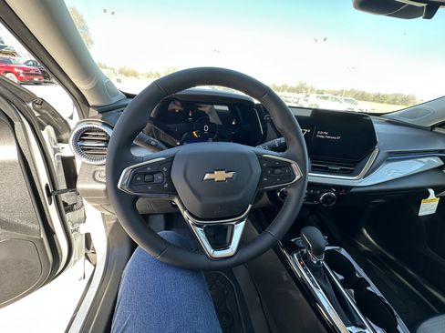 New 2026 Chevrolet Trax LT w/ Driver Confidence Package image 11