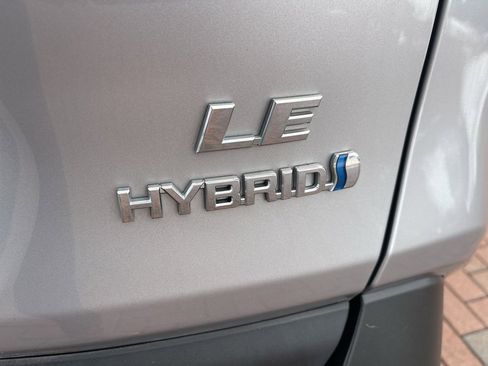 Used 2020 Toyota RAV4 LE image 12