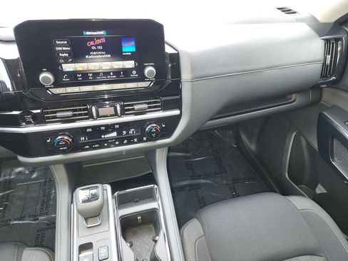 Certified 2025 Nissan Pathfinder SV image 17