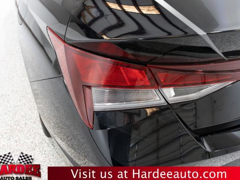 Used 2023 Hyundai Elantra SEL FWD image 9