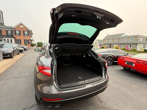 Used 2017 Maserati Levante AWD/4WD image 21