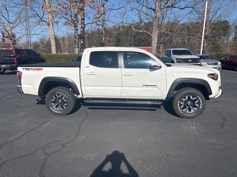 Used 2022 Toyota Tacoma TRD Off-Road image 5