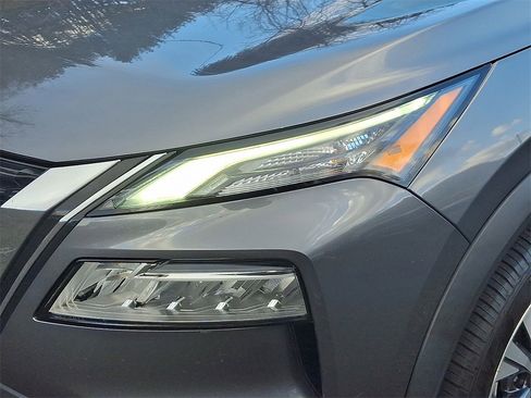 Used 2023 Nissan Rogue SV image 9