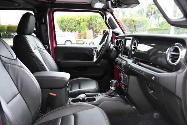 Used 2022 Jeep Wrangler Unlimited Rubicon w/ Xtreme Recon 35" Tire Package AWD/4WD image 32