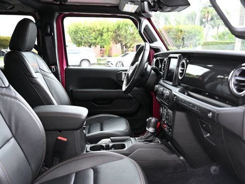 Used 2022 Jeep Wrangler Unlimited Rubicon w/ Xtreme Recon 35" Tire Package AWD/4WD image 32