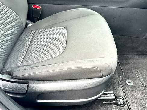 Used 2025 Kia Sportage LX FWD image 25