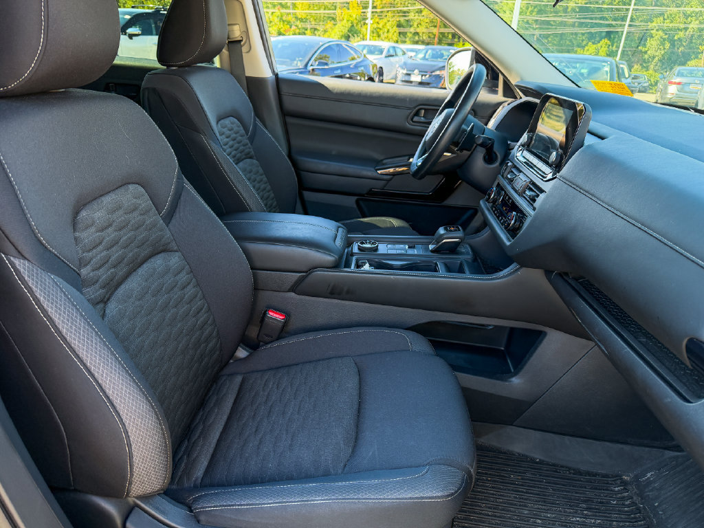 Used 2024 Nissan Pathfinder S AWD/4WD image 9