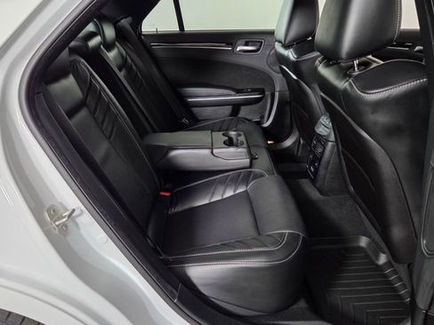 Used 2023 Chrysler 300 C image 33