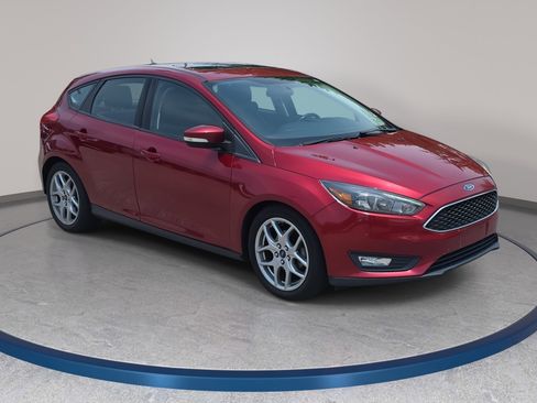 Used 2015 Ford Focus SE w/ Equipment Group 201A FWD image 3