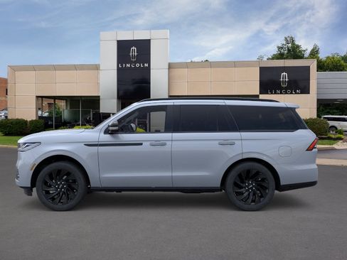 New 2026 Lincoln Navigator Reserve AWD/4WD image 4