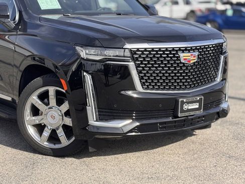 Used 2024 Cadillac Escalade Luxury image 3